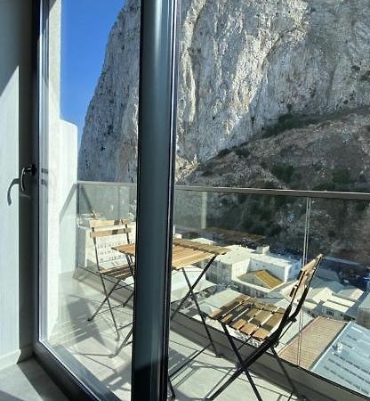 Cp High Floor Luxury Studio Gibraltar Luaran gambar